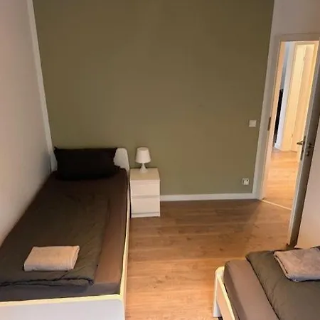 3 Schlafzimmer Fuer 6 Personen In Inkl Terrasse & Garten Lägenhet